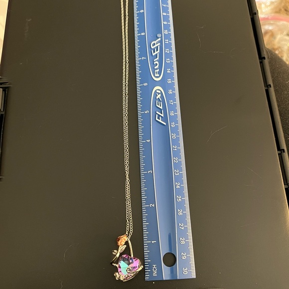 ☄️This stunning heart and rose pendant necklace is perfect for Mother’s Day! 18” - Picture 13 of 14